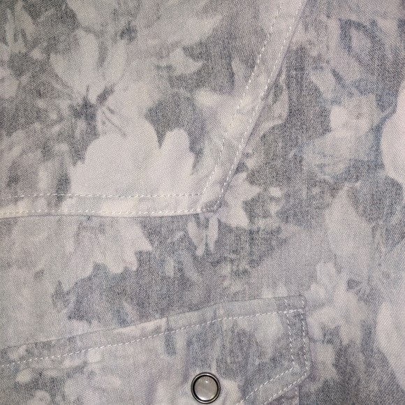 In The Attic Oversized Floral Button up - Picture 5 of 6